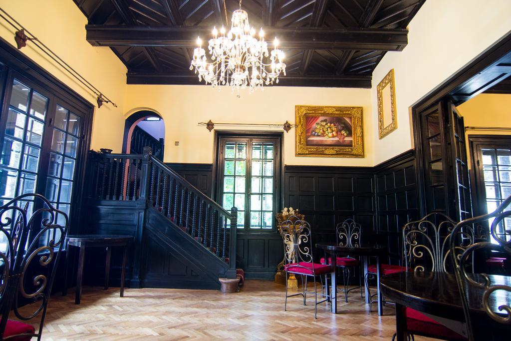 Casa Cu Farfurii 3*